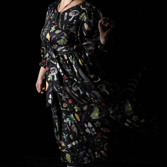 CoraMoon Dresses & Skirts - 🍄50% CORAMOON Black Midi Dress Sz M Witch Print